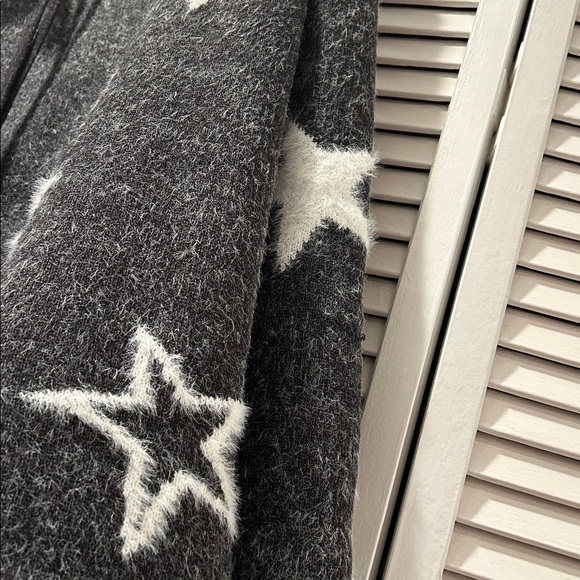 Hem & Thread Charcoal Star Knit hoodie Sweater. Large. NWT. - Picture 7 of 10